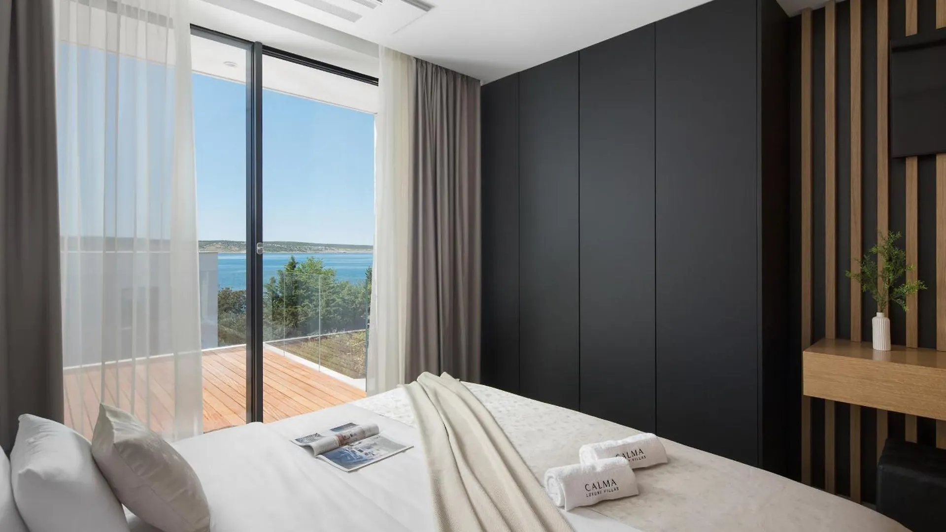 5-Star Villa Calma II With Heated Pool & Jacuzzi Oasis Starigrad Paklenica